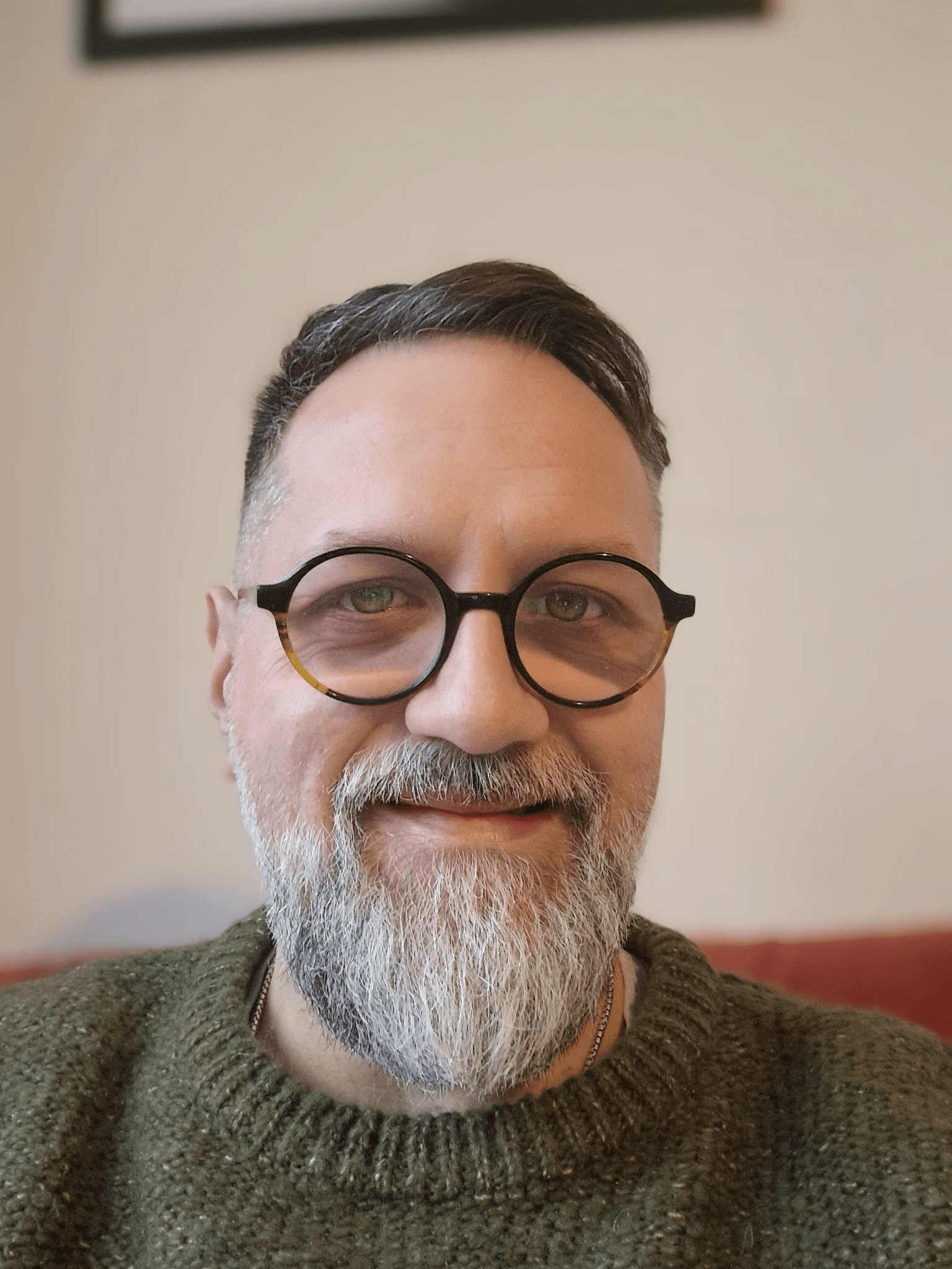 Porträt eines Mannes mit Brille und Bart